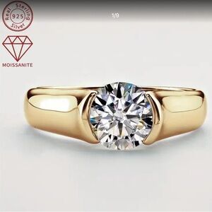 14k yellow gold/ 925 silver 2 carat round moissanite ring. Size 6.25